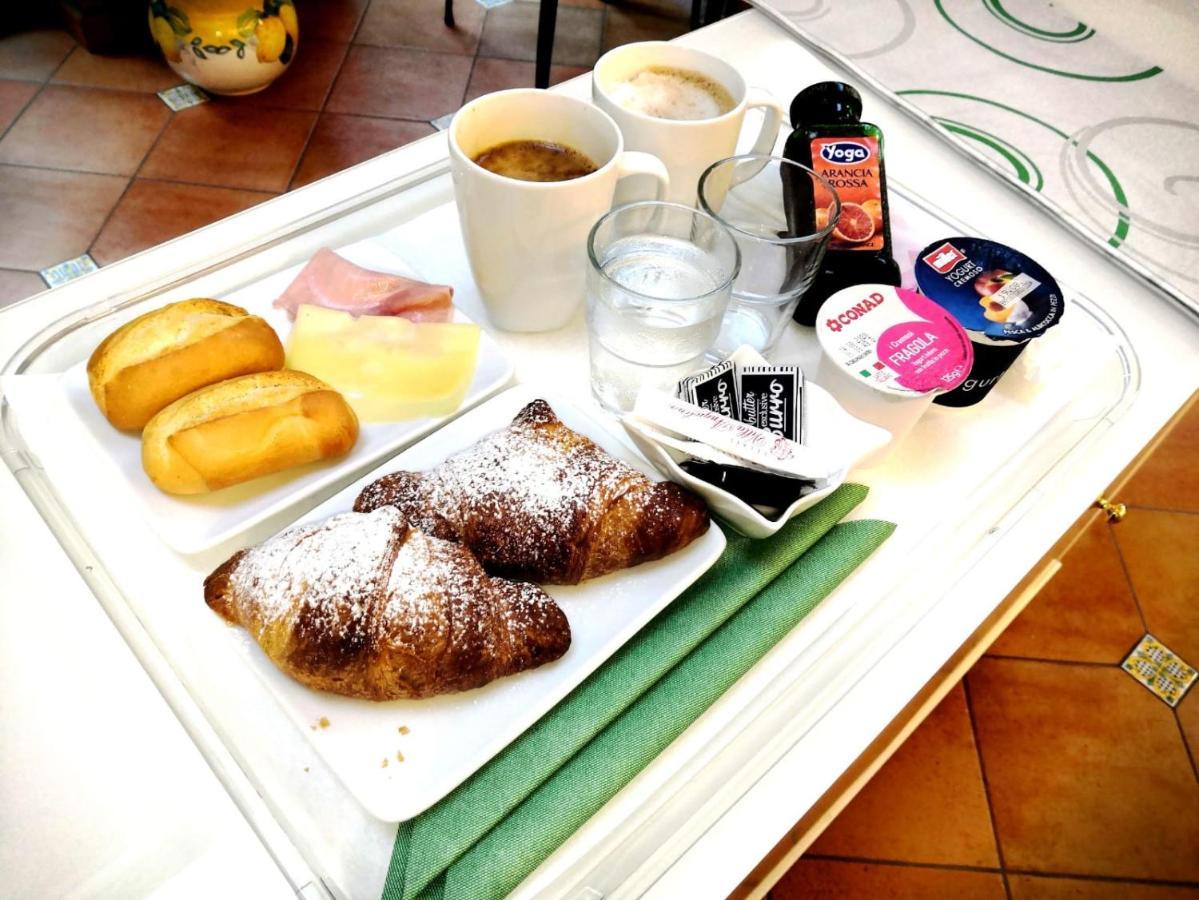 Relais Villa Angiolina Sorrento Bagian luar foto
