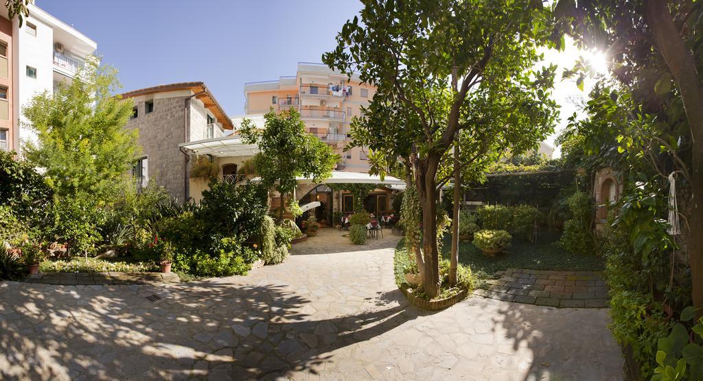 Relais Villa Angiolina Sorrento Bagian luar foto