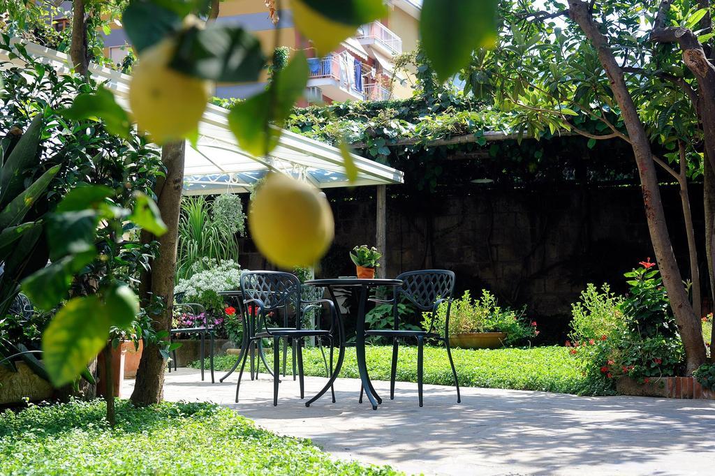 Relais Villa Angiolina Sorrento Bagian luar foto