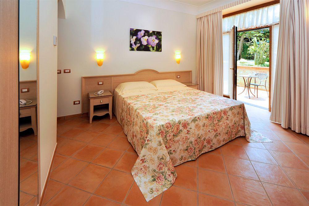Relais Villa Angiolina Sorrento Bagian luar foto