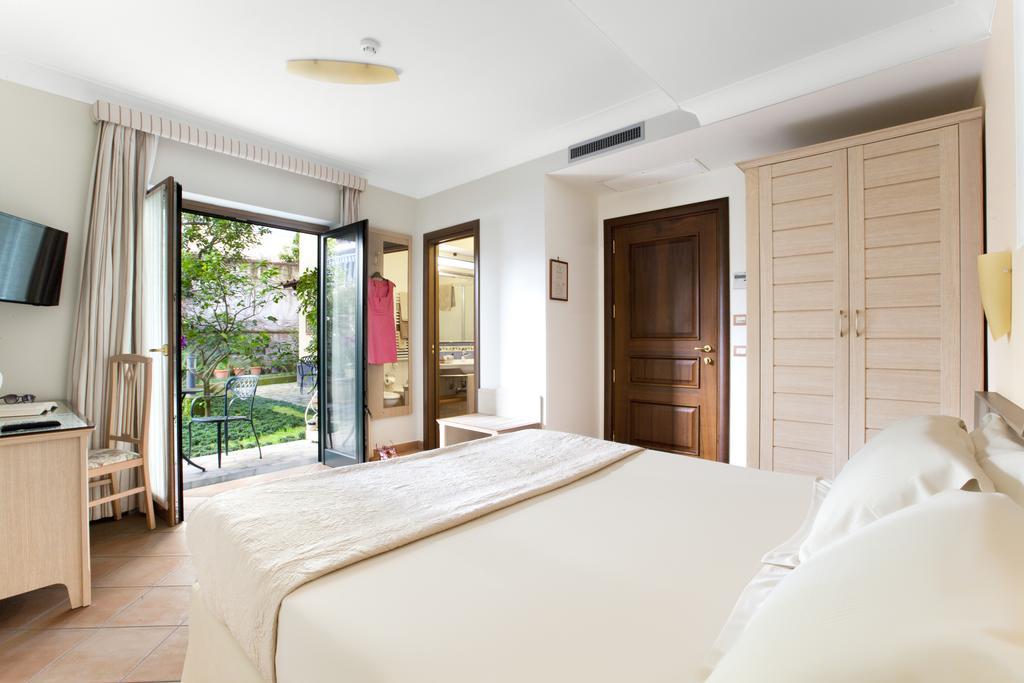 Relais Villa Angiolina Sorrento Bagian luar foto