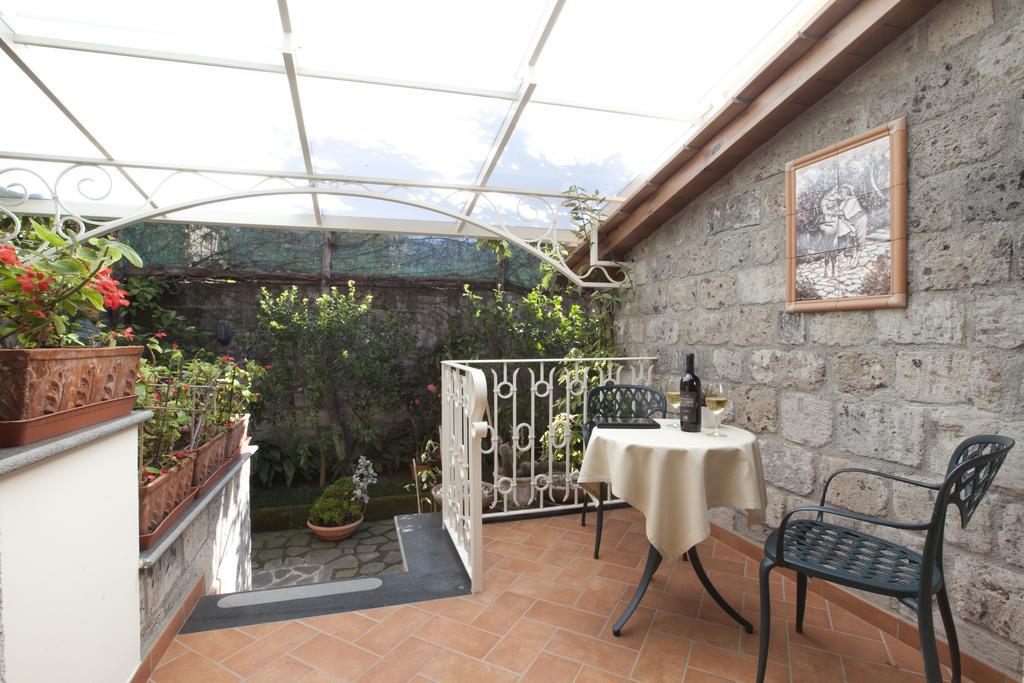 Relais Villa Angiolina Sorrento Bagian luar foto