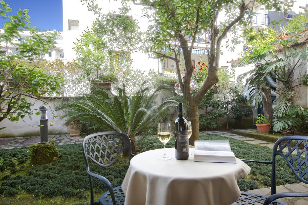 Relais Villa Angiolina Sorrento Bagian luar foto