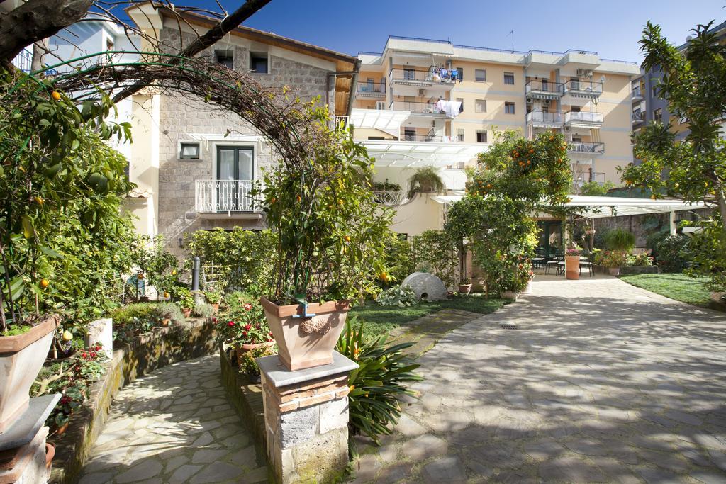 Relais Villa Angiolina Sorrento Bagian luar foto