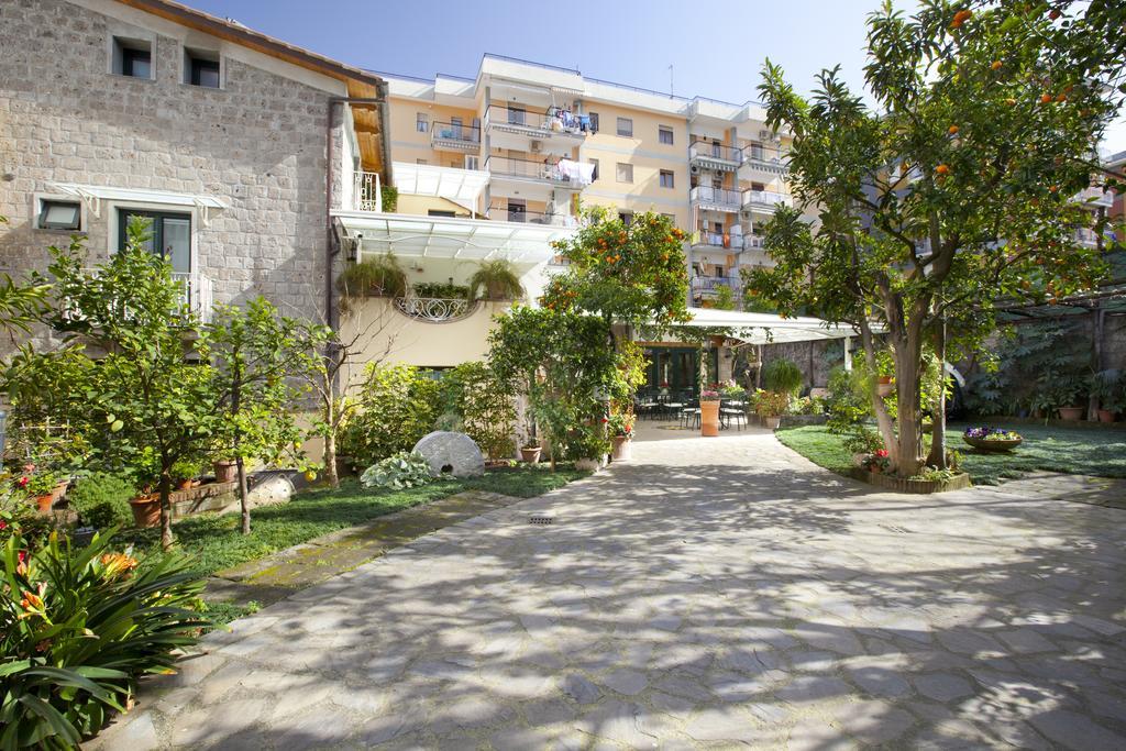 Relais Villa Angiolina Sorrento Bagian luar foto