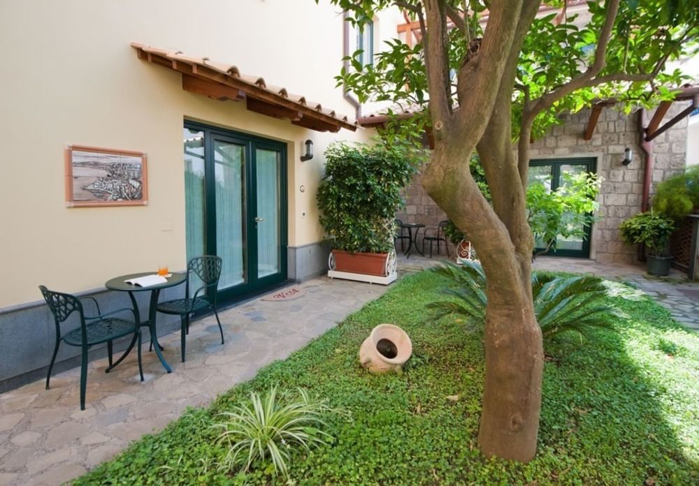 Relais Villa Angiolina Sorrento Bagian luar foto