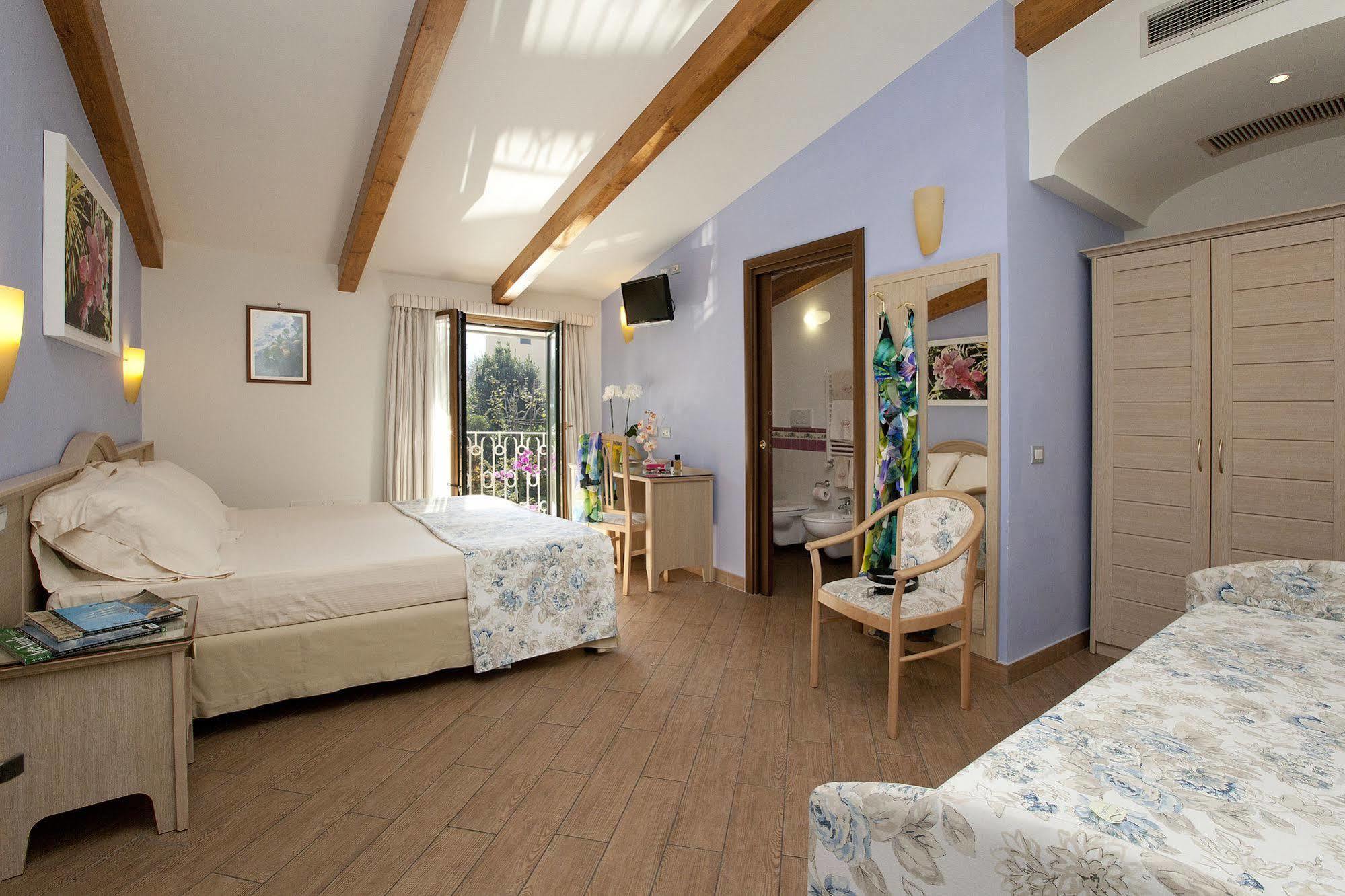 Relais Villa Angiolina Sorrento Bagian luar foto
