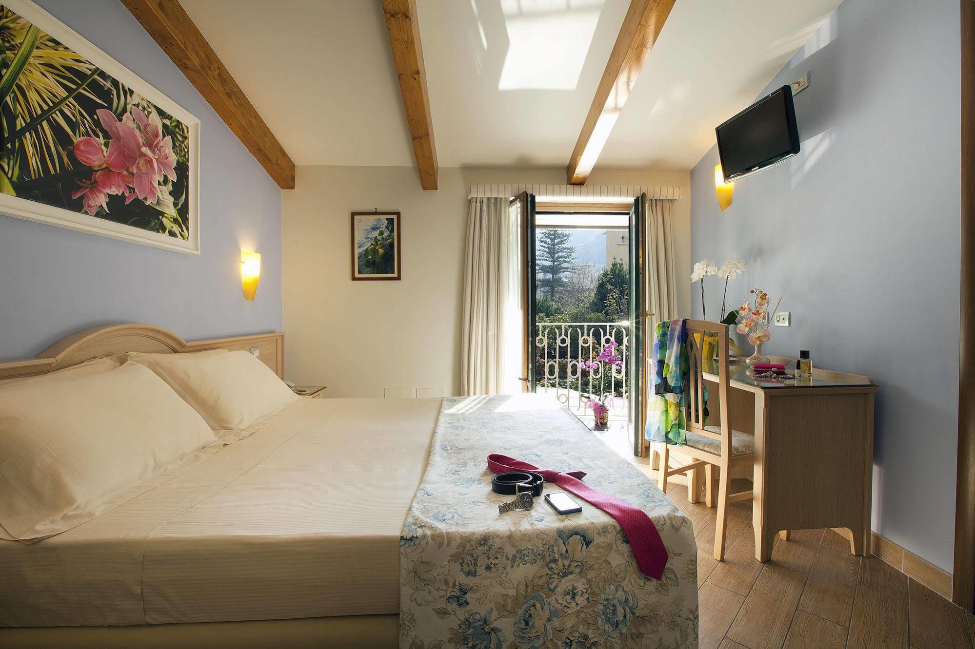 Relais Villa Angiolina Sorrento Bagian luar foto