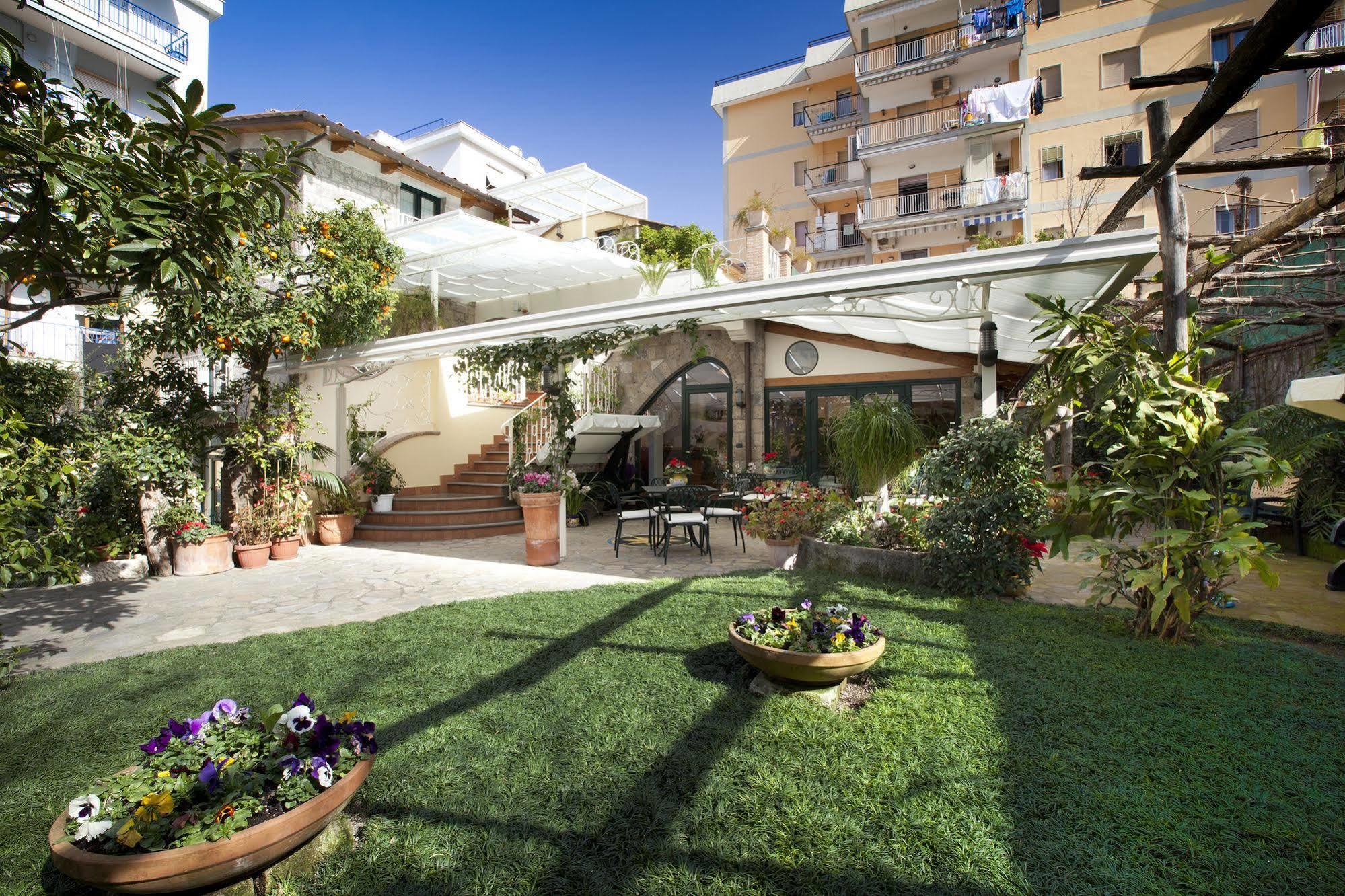 Relais Villa Angiolina Sorrento Bagian luar foto