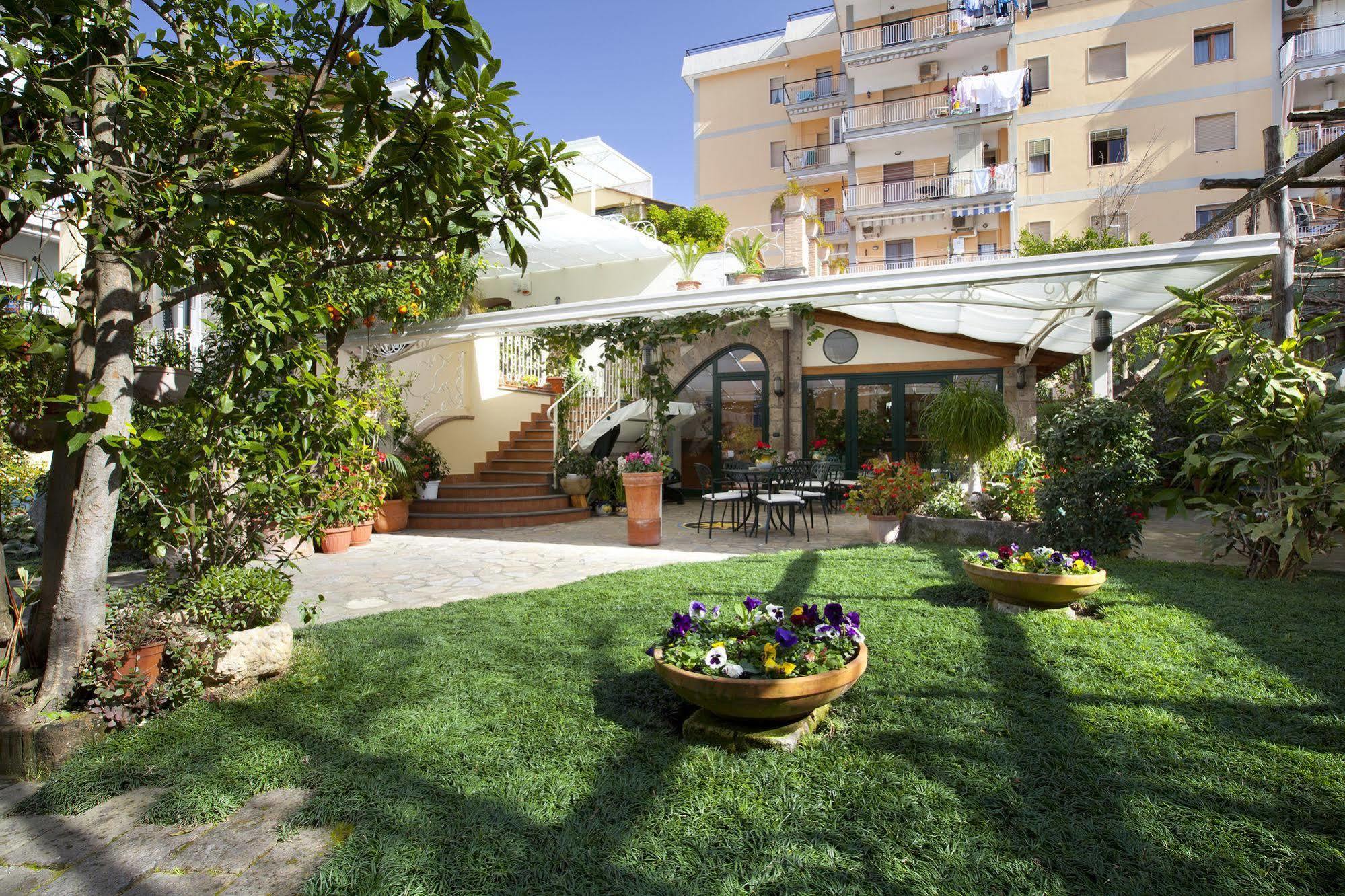 Relais Villa Angiolina Sorrento Bagian luar foto