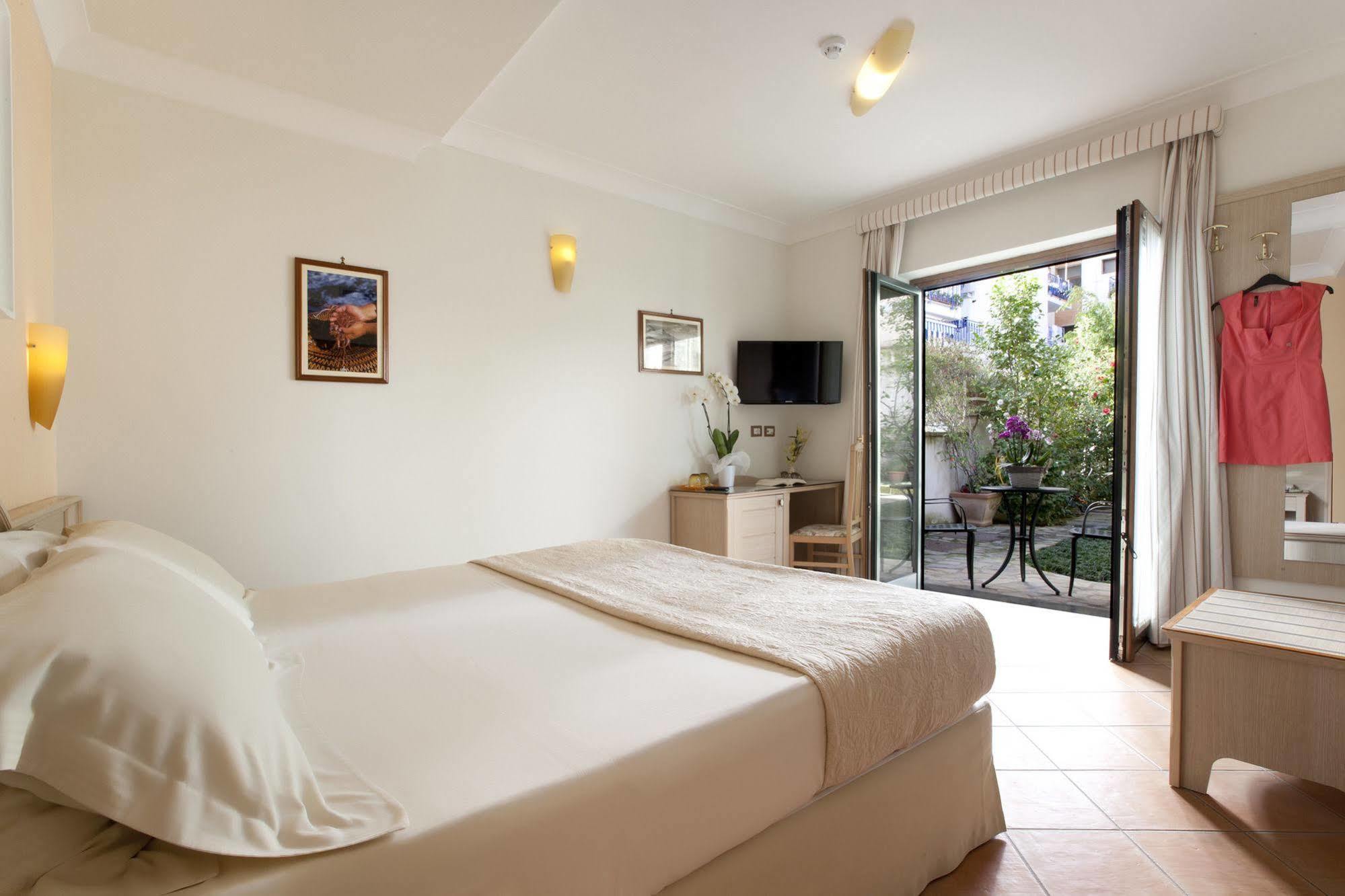 Relais Villa Angiolina Sorrento Bagian luar foto
